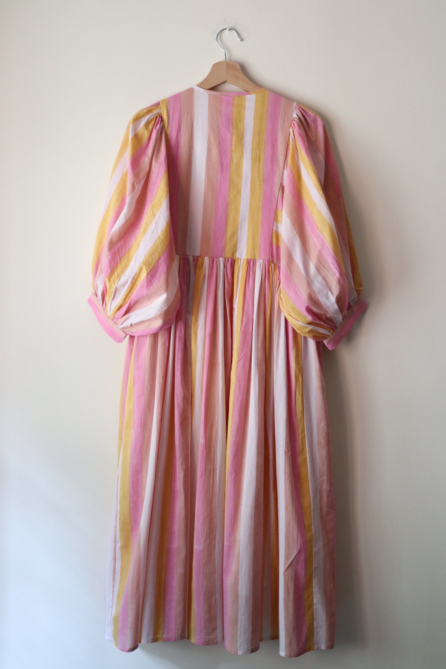 【3/1 (日) 11:30am JST 販売開始】Balloon sleeve dress