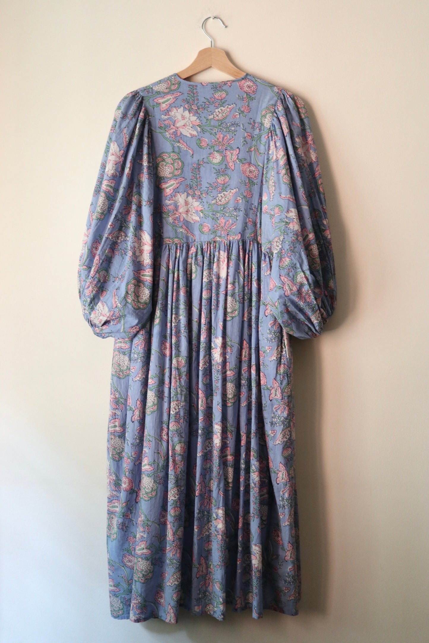 【3/1 (日) 11:30am JST 販売開始】Balloon sleeve dress