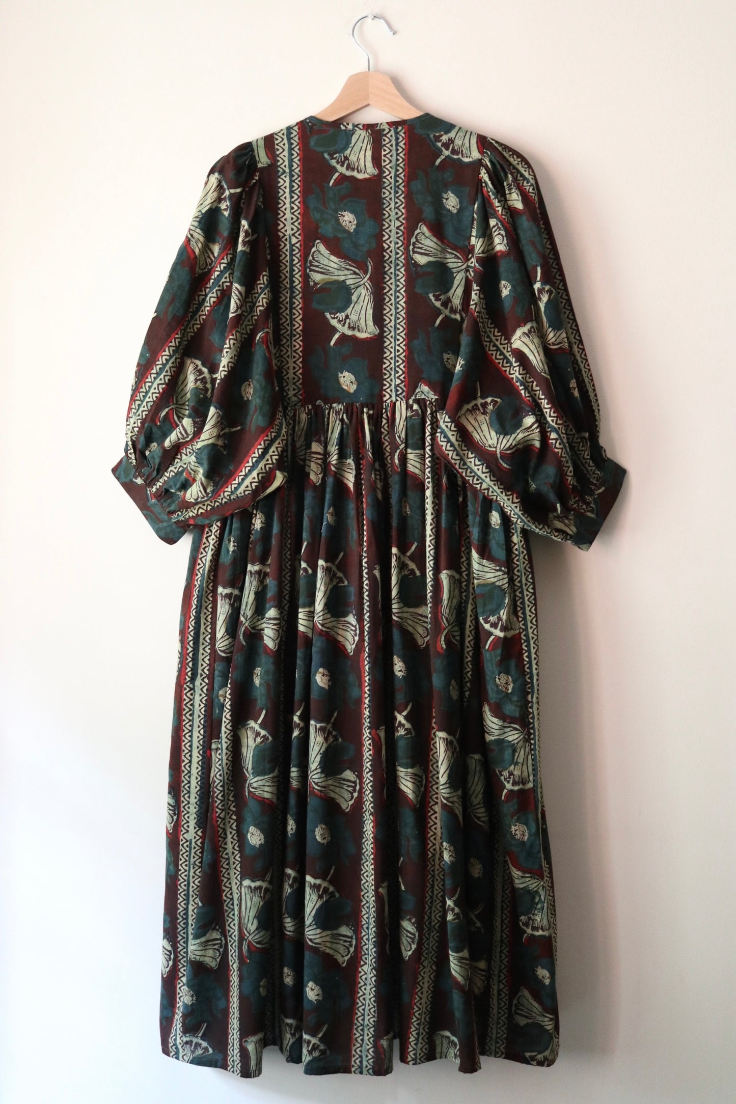 【3/1 (日) 11:30am JST 販売開始】Balloon sleeve dress