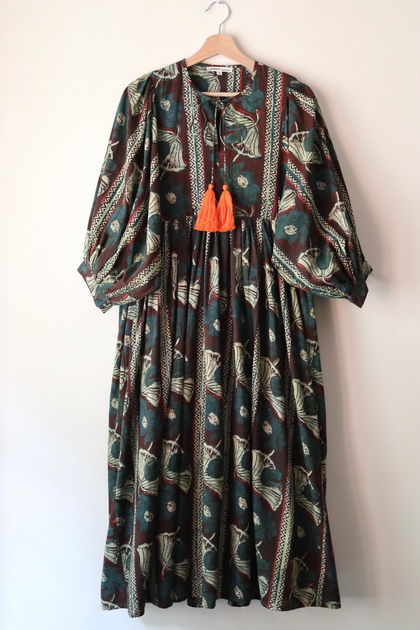 【3/1 (日) 11:30am JST 販売開始】Balloon sleeve dress