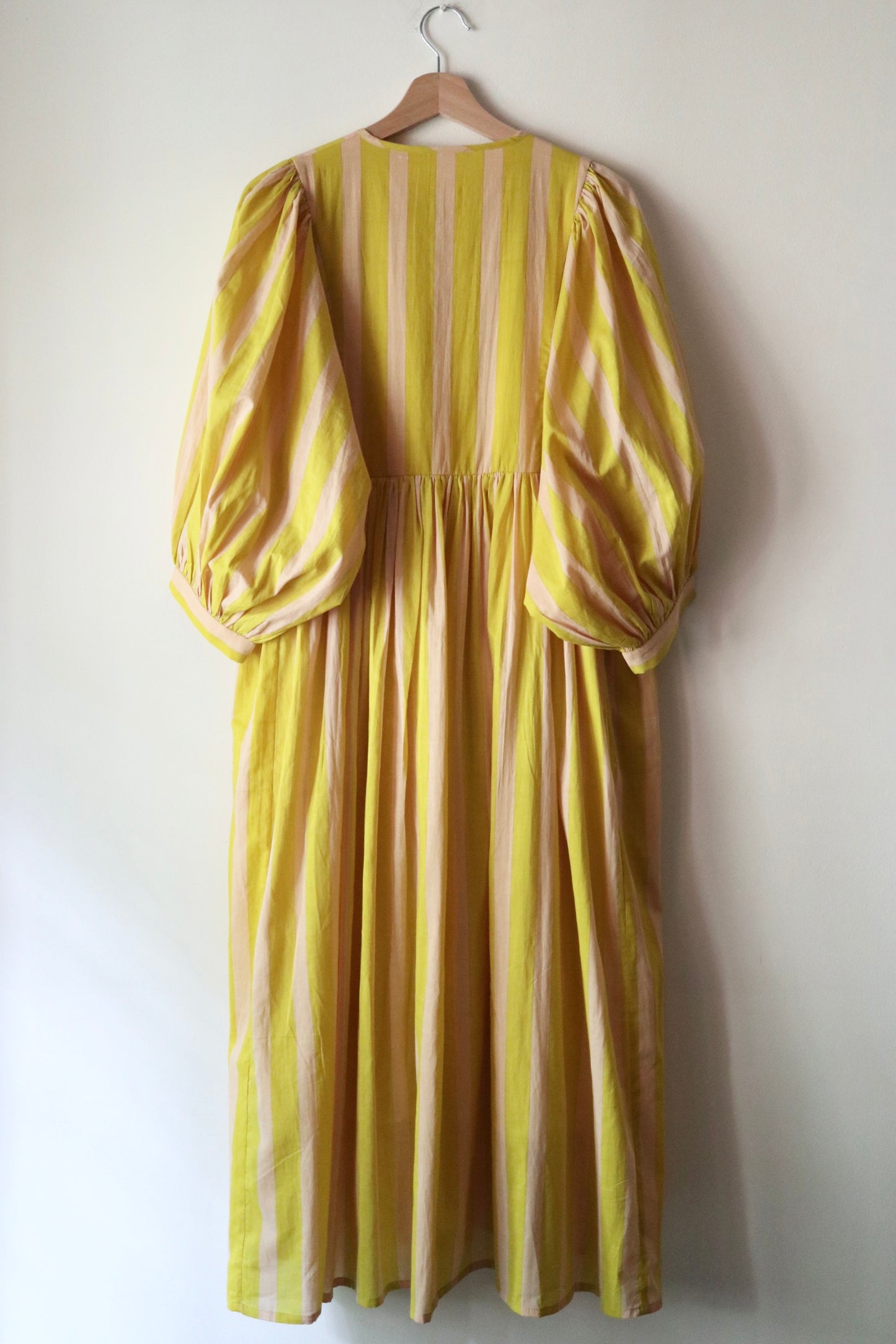 Balloon sleeve dress