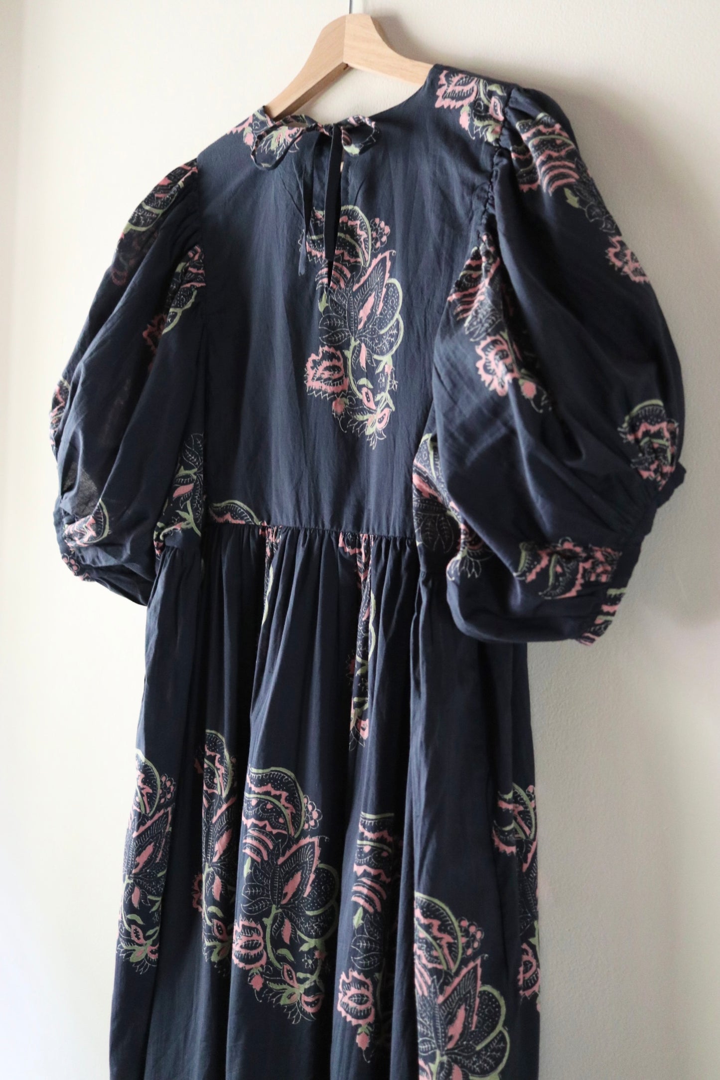 Puff Sleeve Dress [パフ スリーブ ドレス]