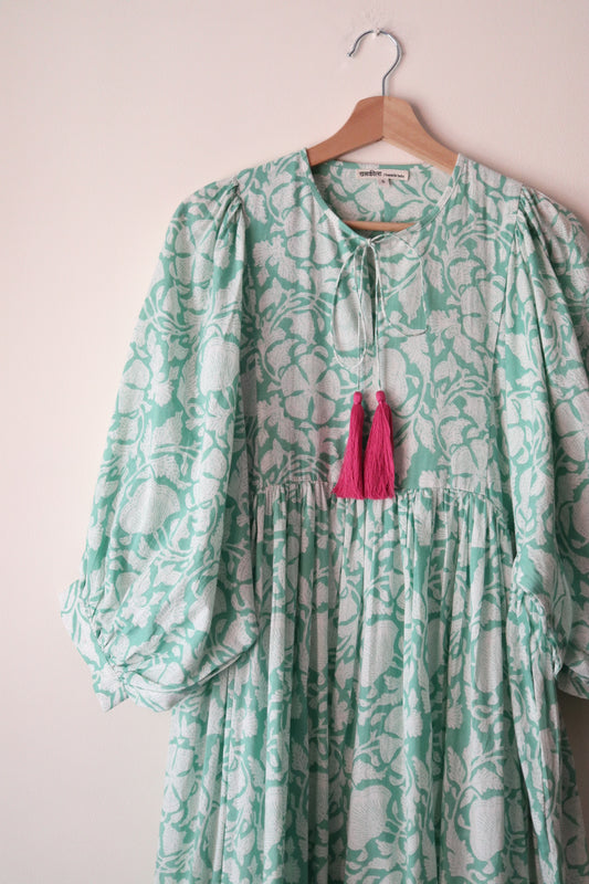 【3/1 (日) 11:30am JST 販売開始】Balloon sleeve dress