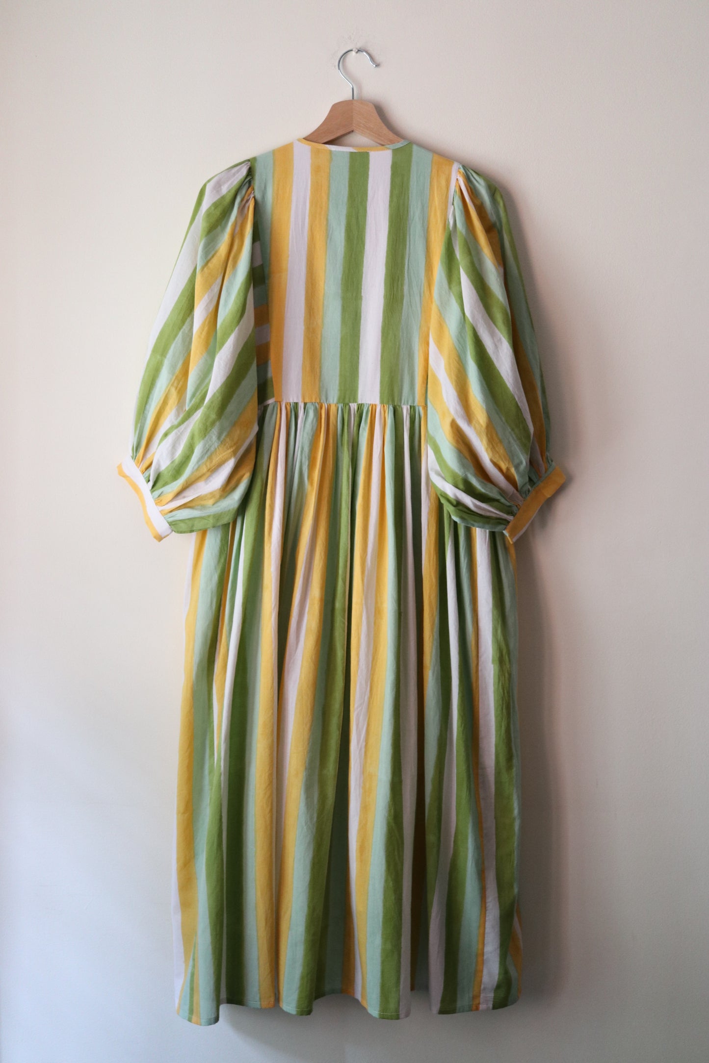 【3/1 (日) 11:30am JST 販売開始】Balloon sleeve dress