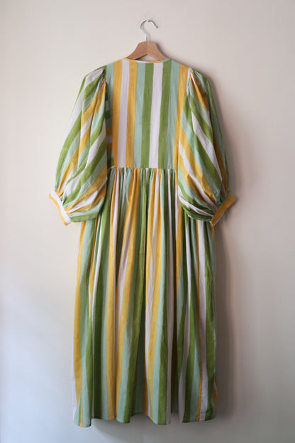 【3/1 (日) 11:30am JST 販売開始】Balloon sleeve dress