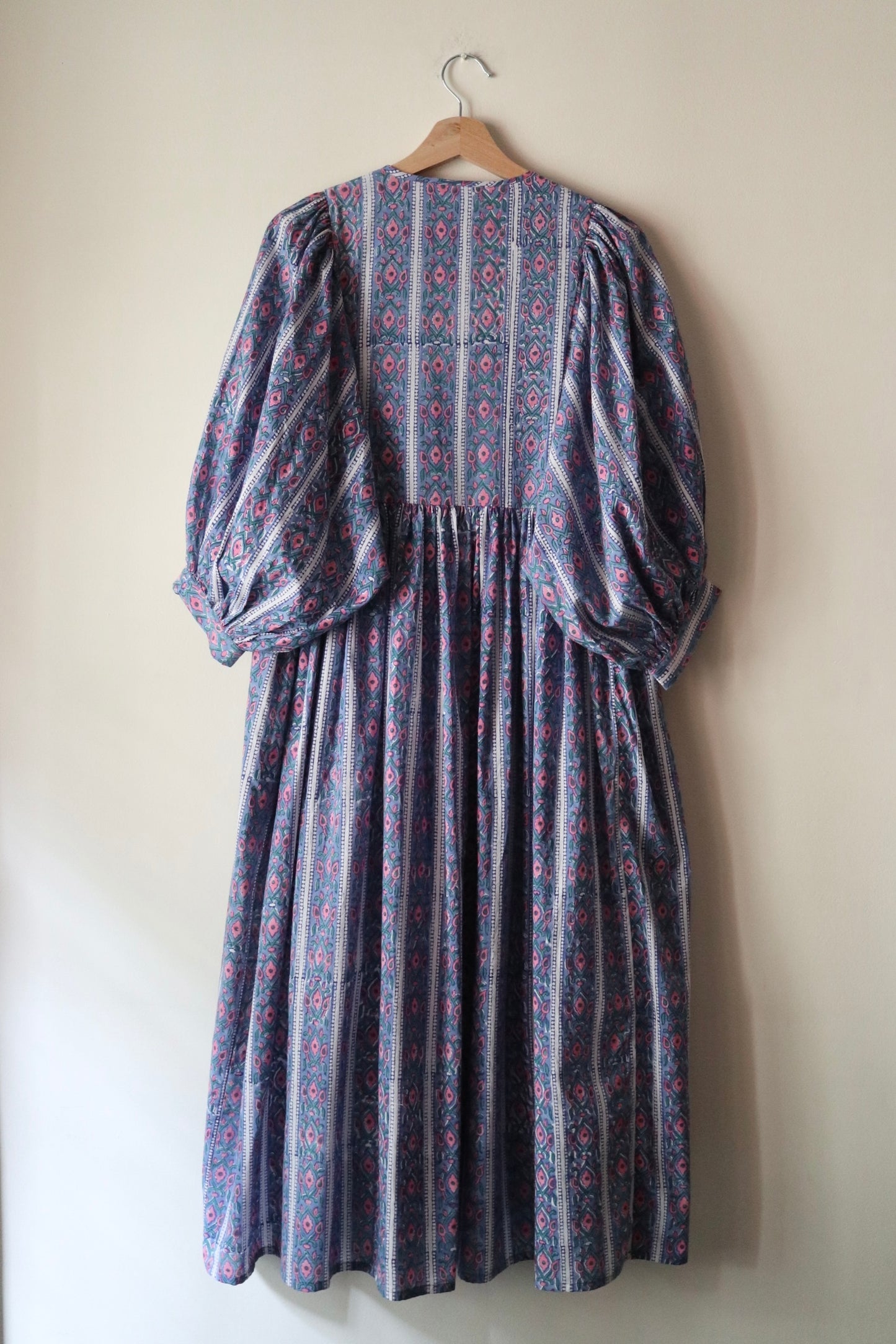 【3/1 (日) 11:30am JST 販売開始】Balloon sleeve dress