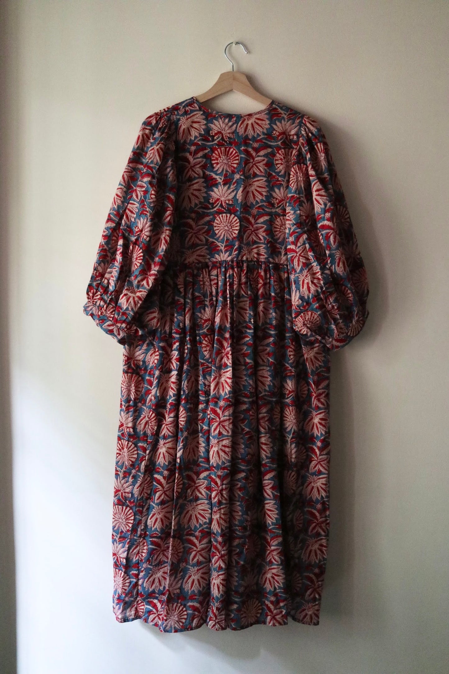 Balloon sleeve dress