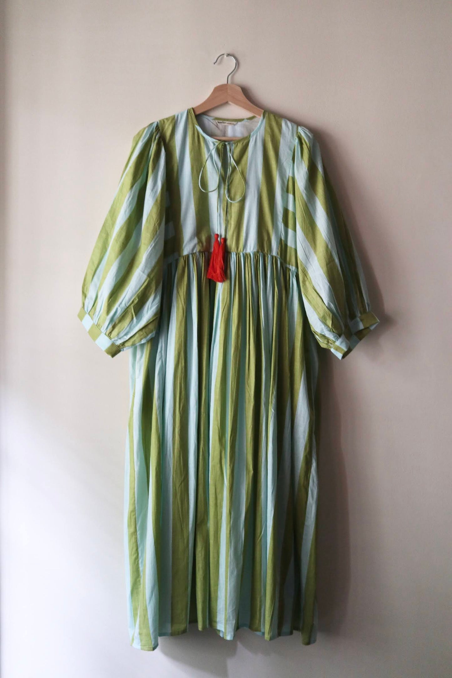 Balloon sleeve dress