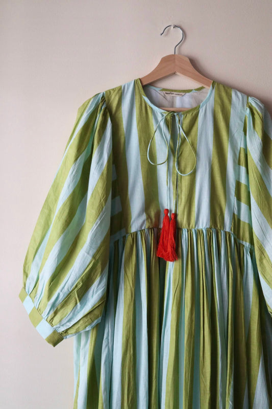 Balloon sleeve dress
