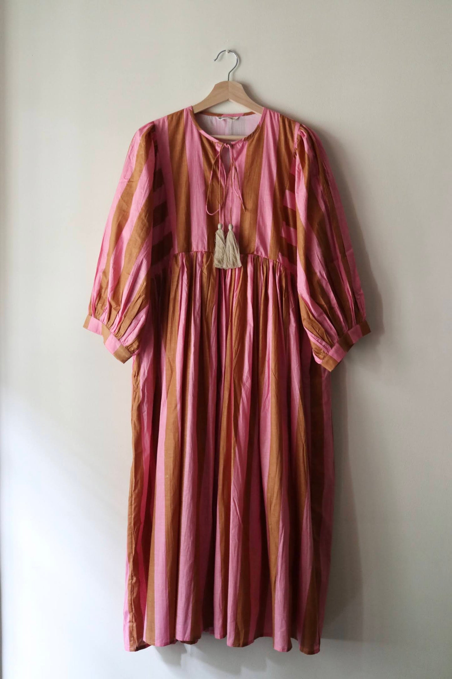 Balloon sleeve dress