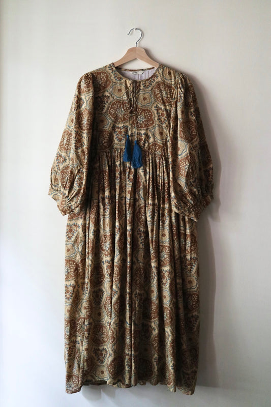 Balloon sleeve dress