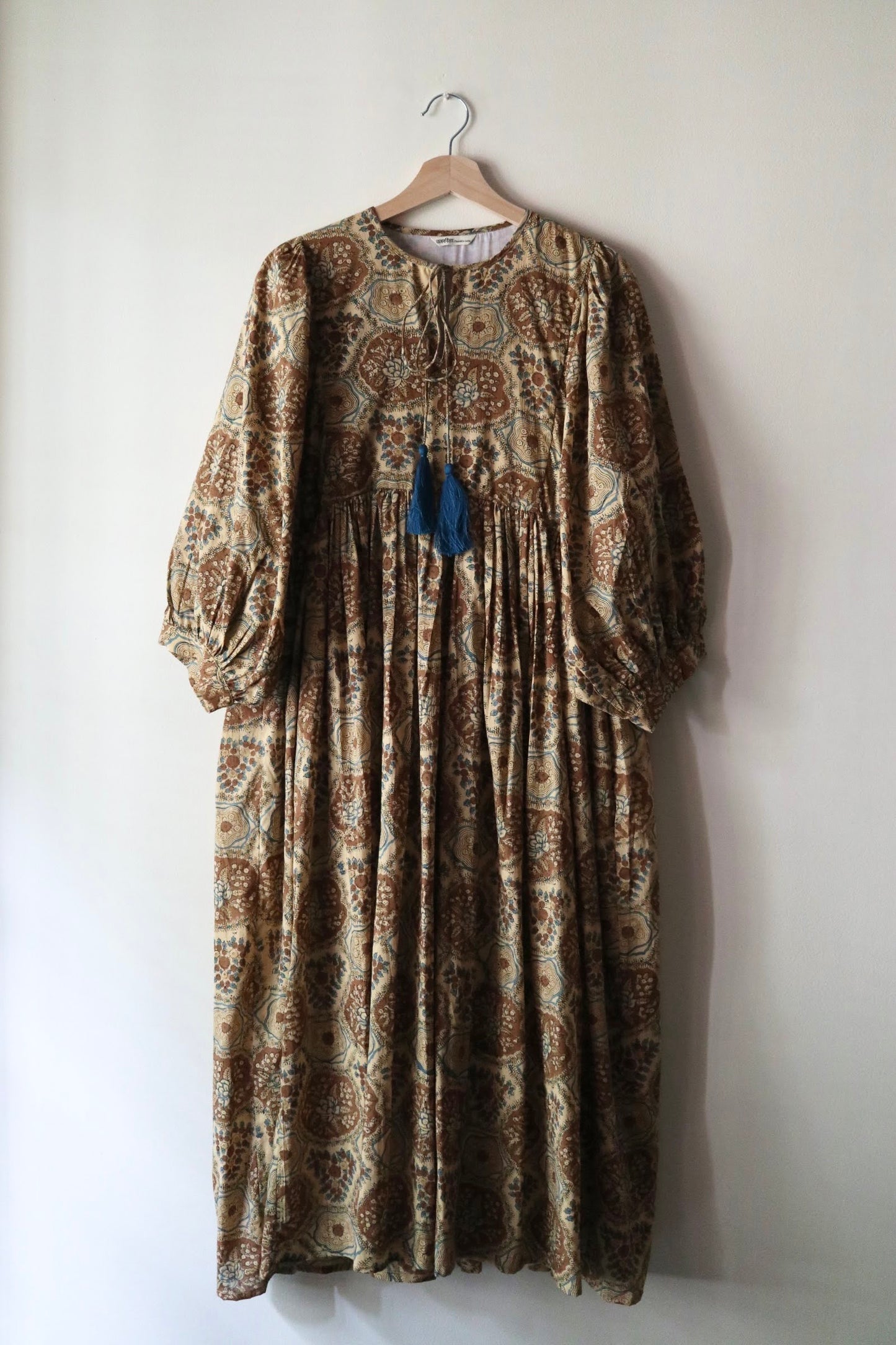 Balloon sleeve dress