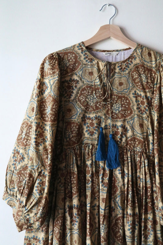 Balloon sleeve dress