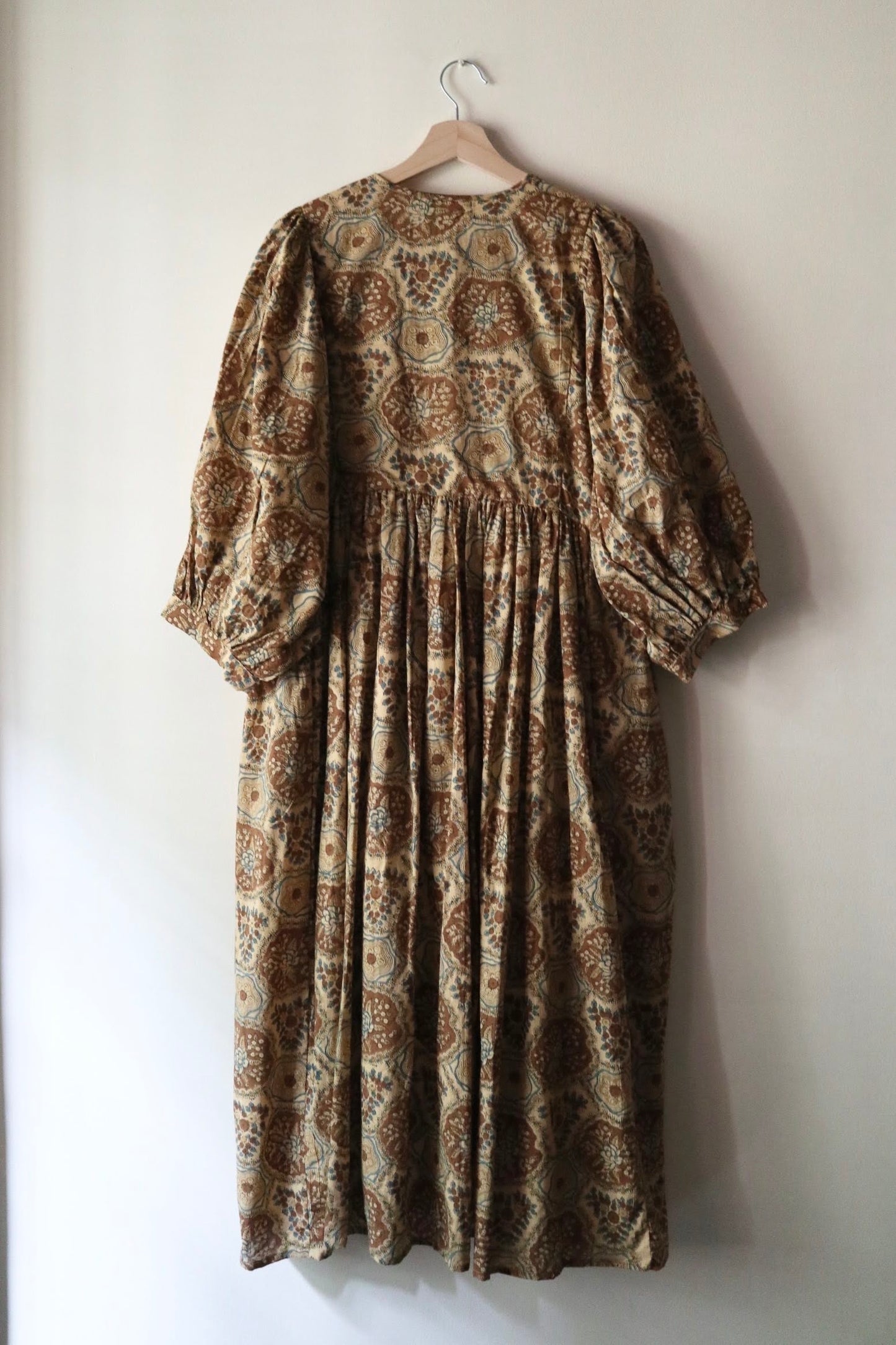 Balloon sleeve dress