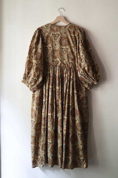 Balloon sleeve dress