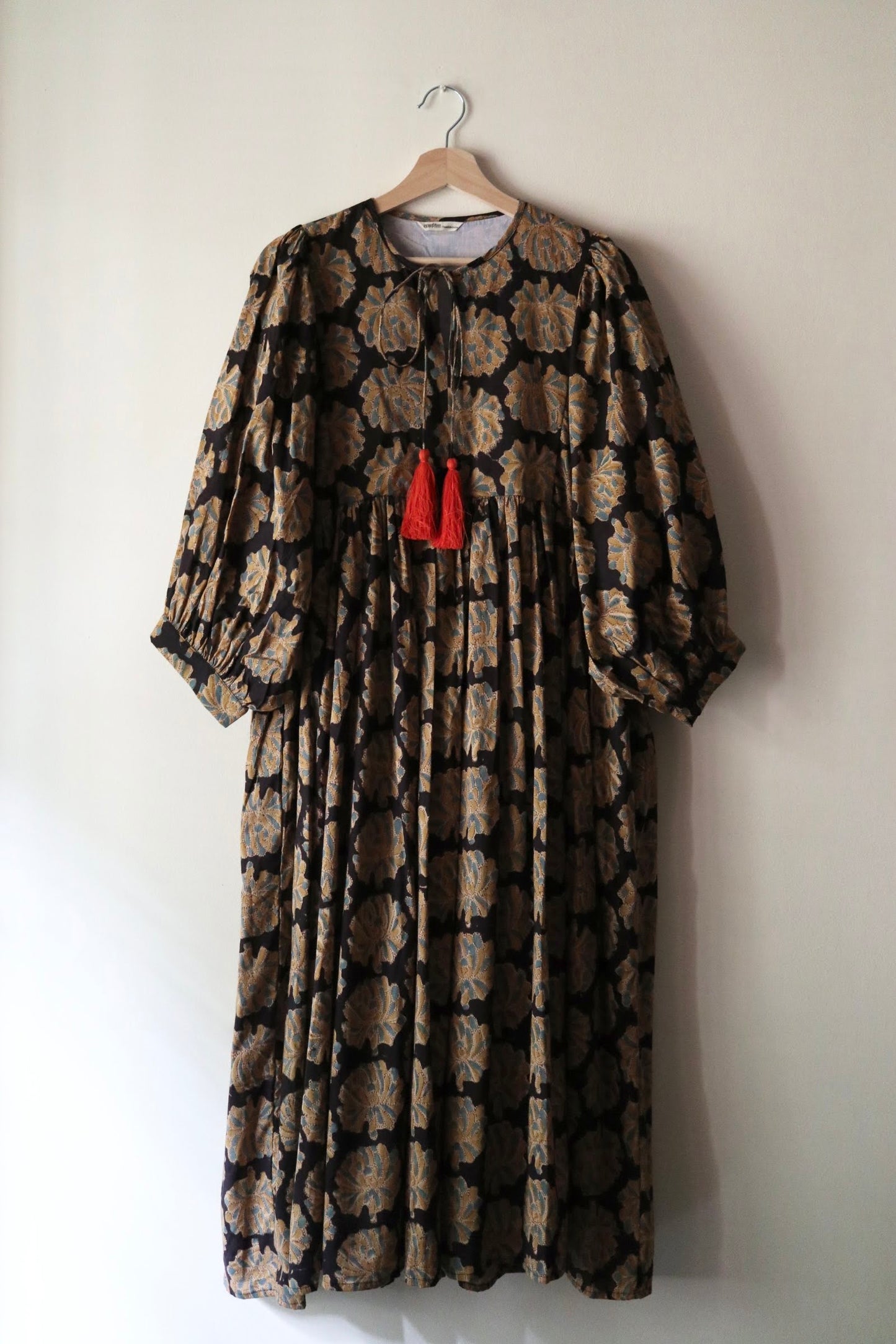 Balloon sleeve dress