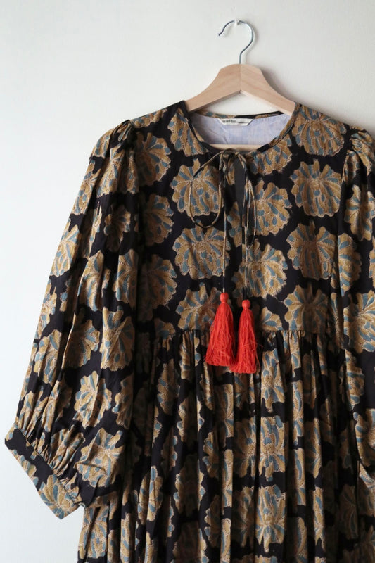 Balloon sleeve dress