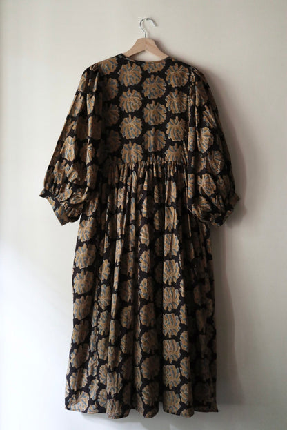 Balloon sleeve dress