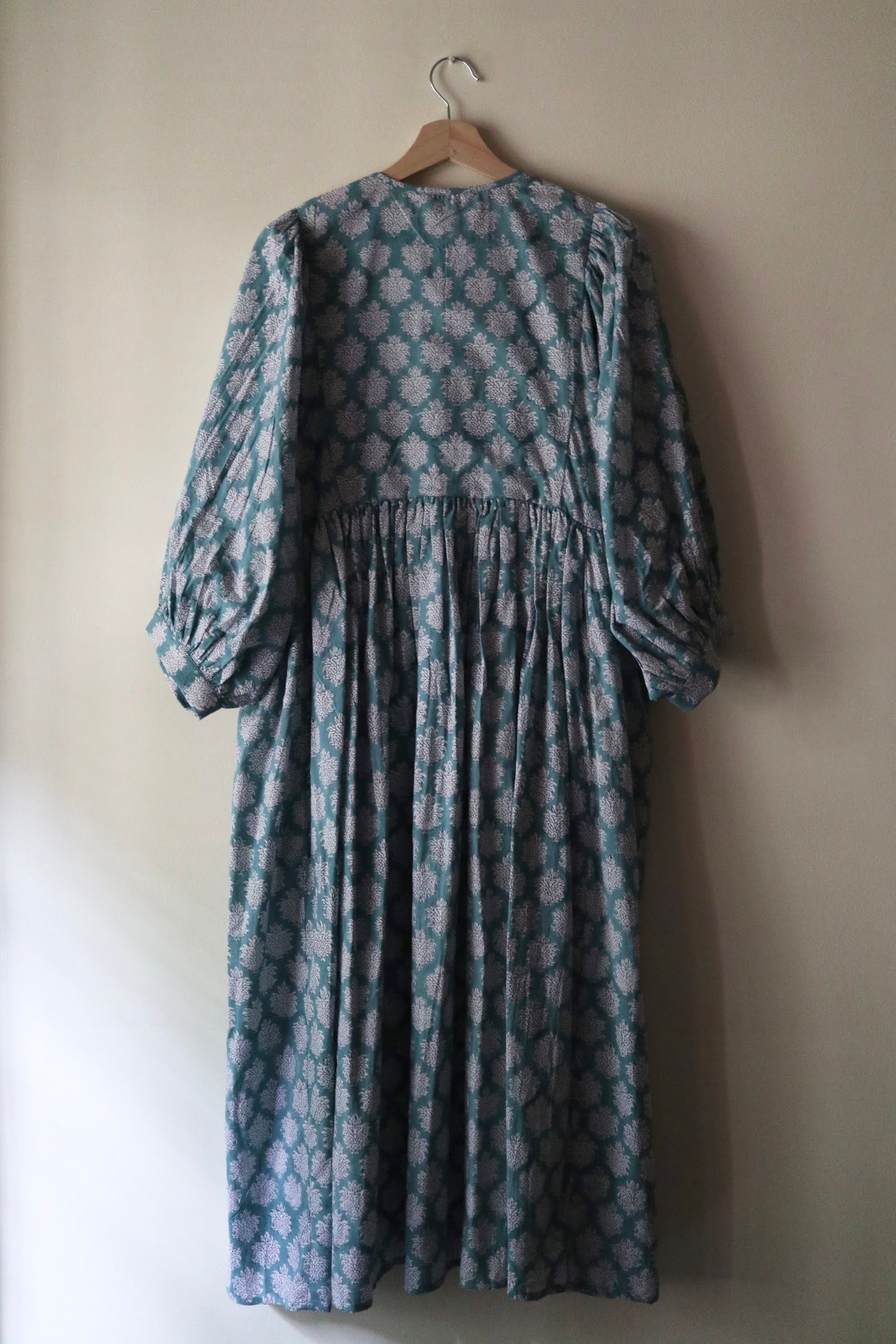 Balloon sleeve dress