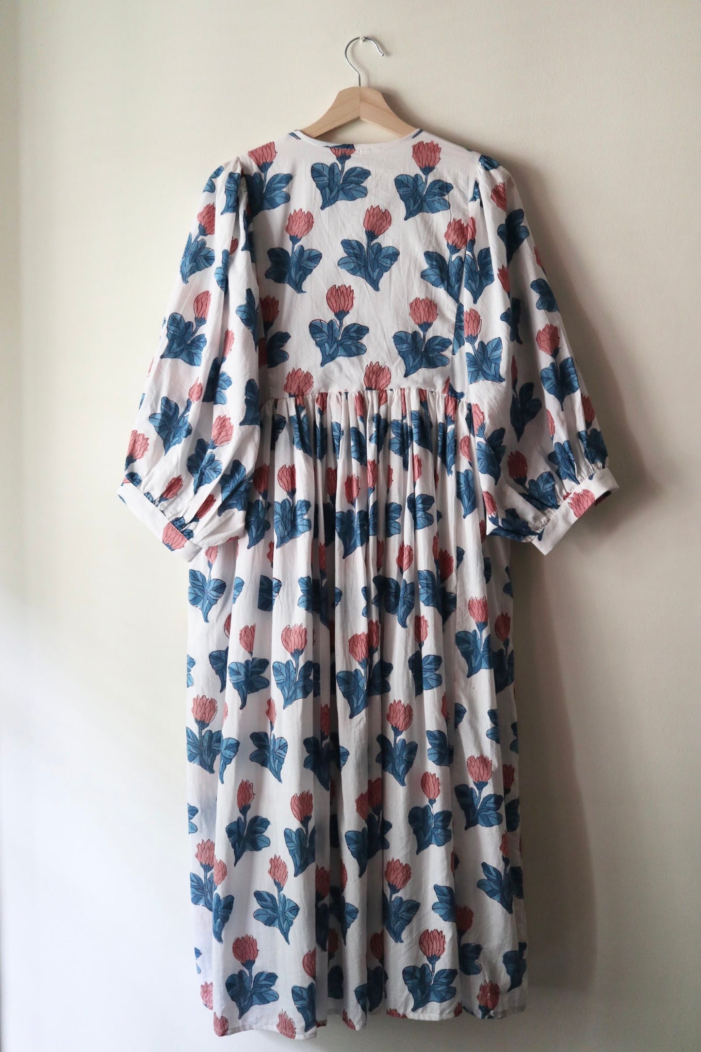 Balloon sleeve dress