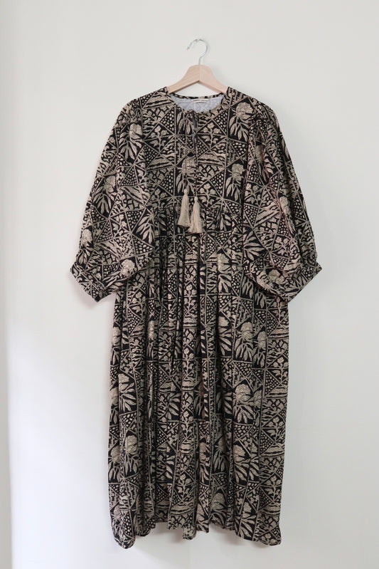 Balloon sleeve dress