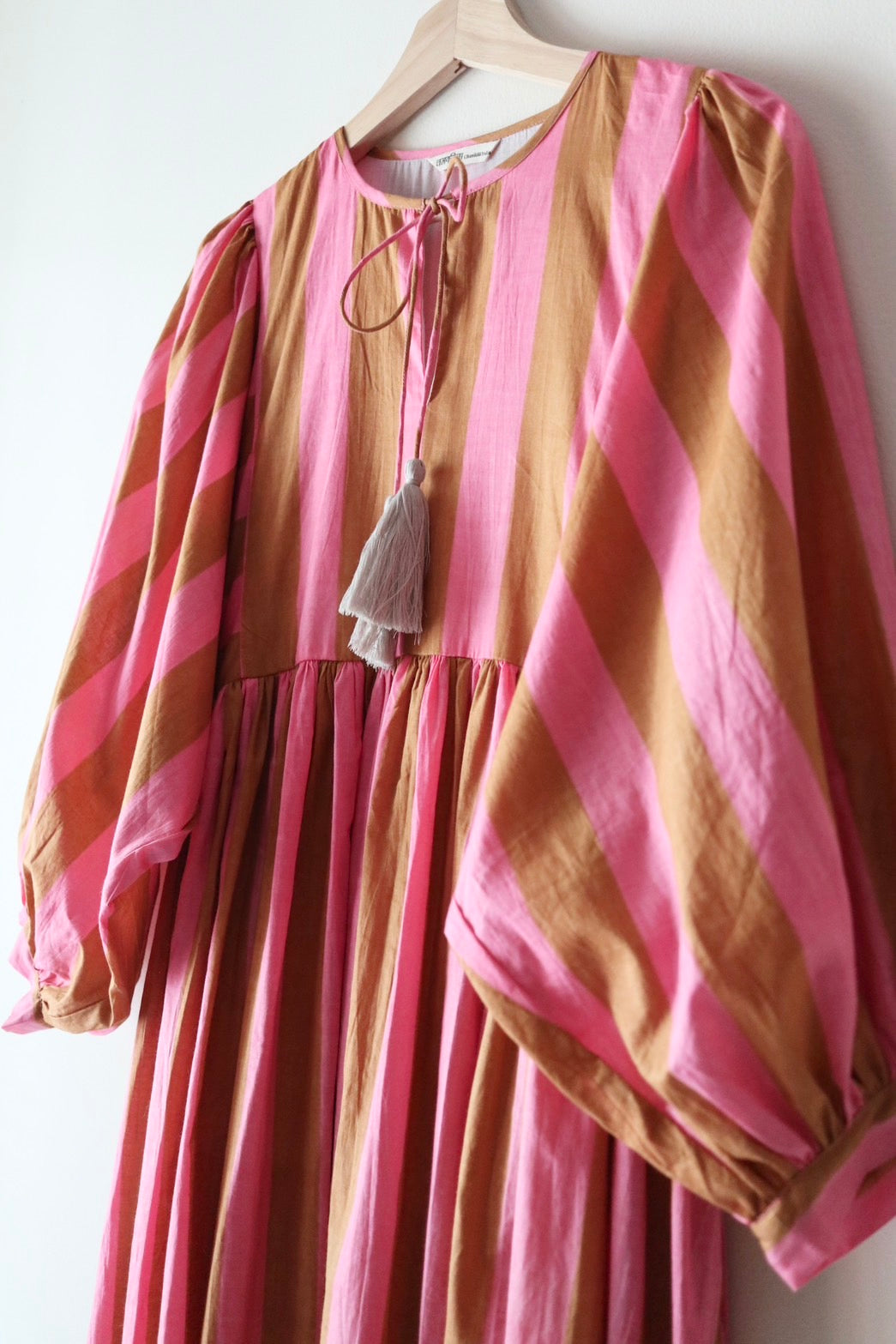 Balloon sleeve dress_ stripe pink