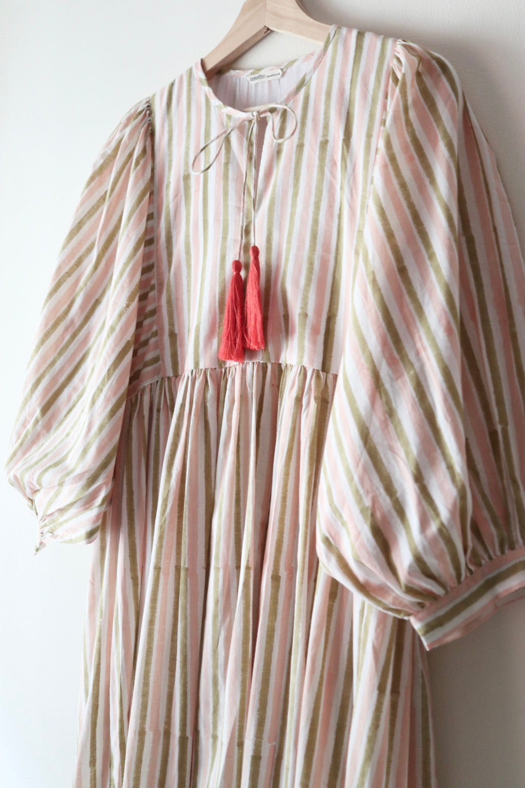 Balloon sleeve dress_ stripe cream