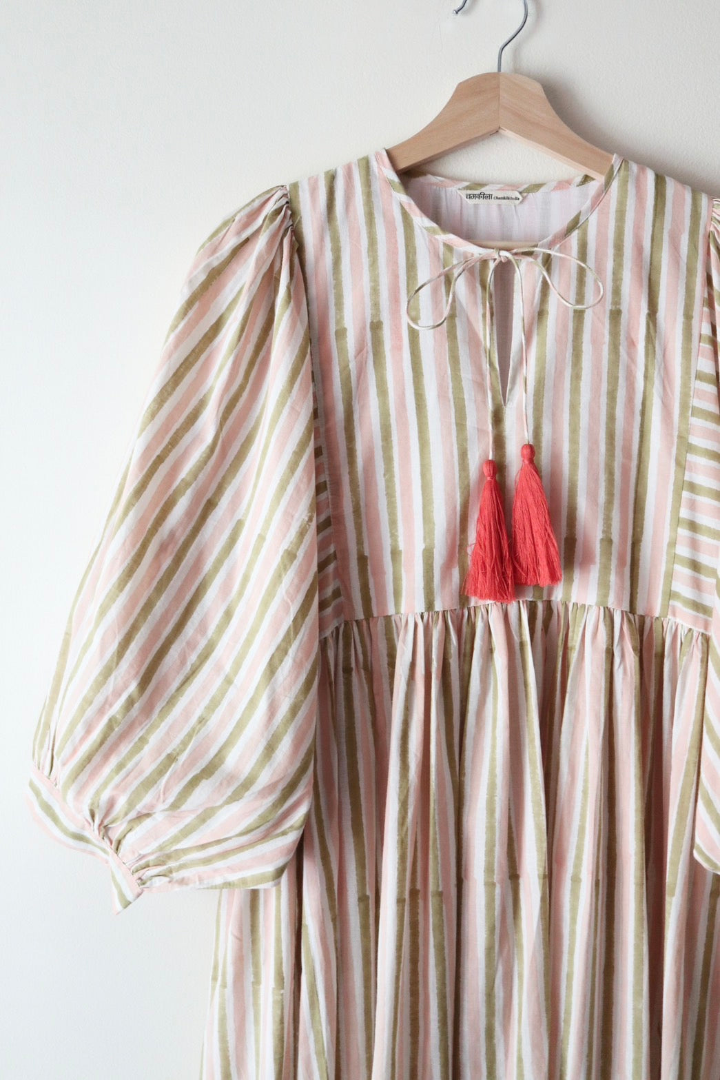 Balloon sleeve dress_ stripe cream
