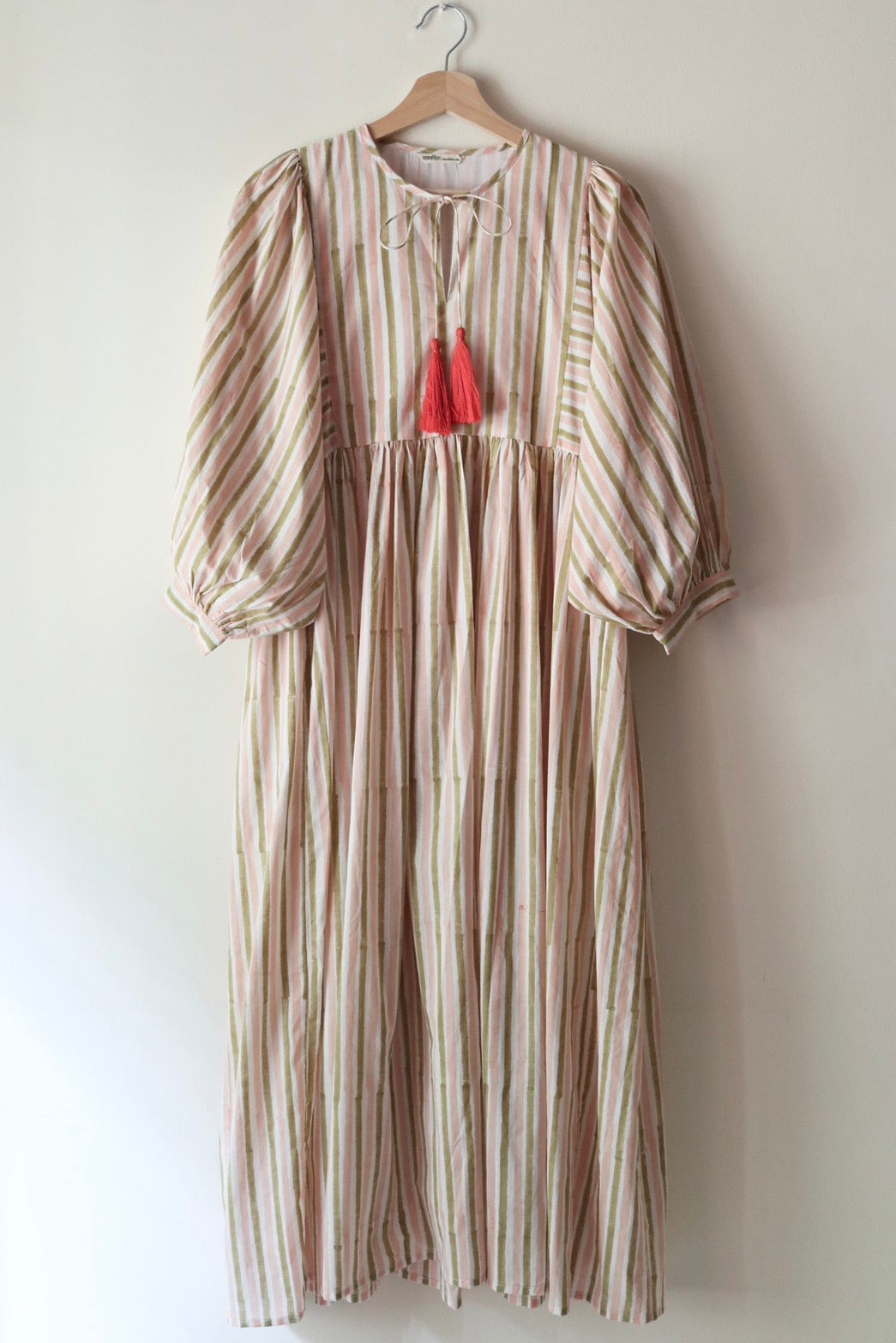Balloon sleeve dress_ stripe cream